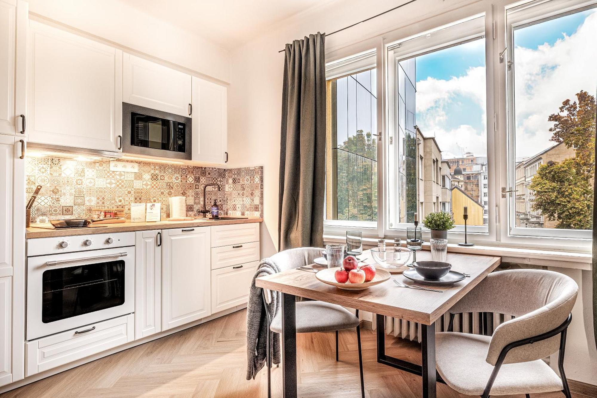 Days - 1bdr - Netflix - Near River